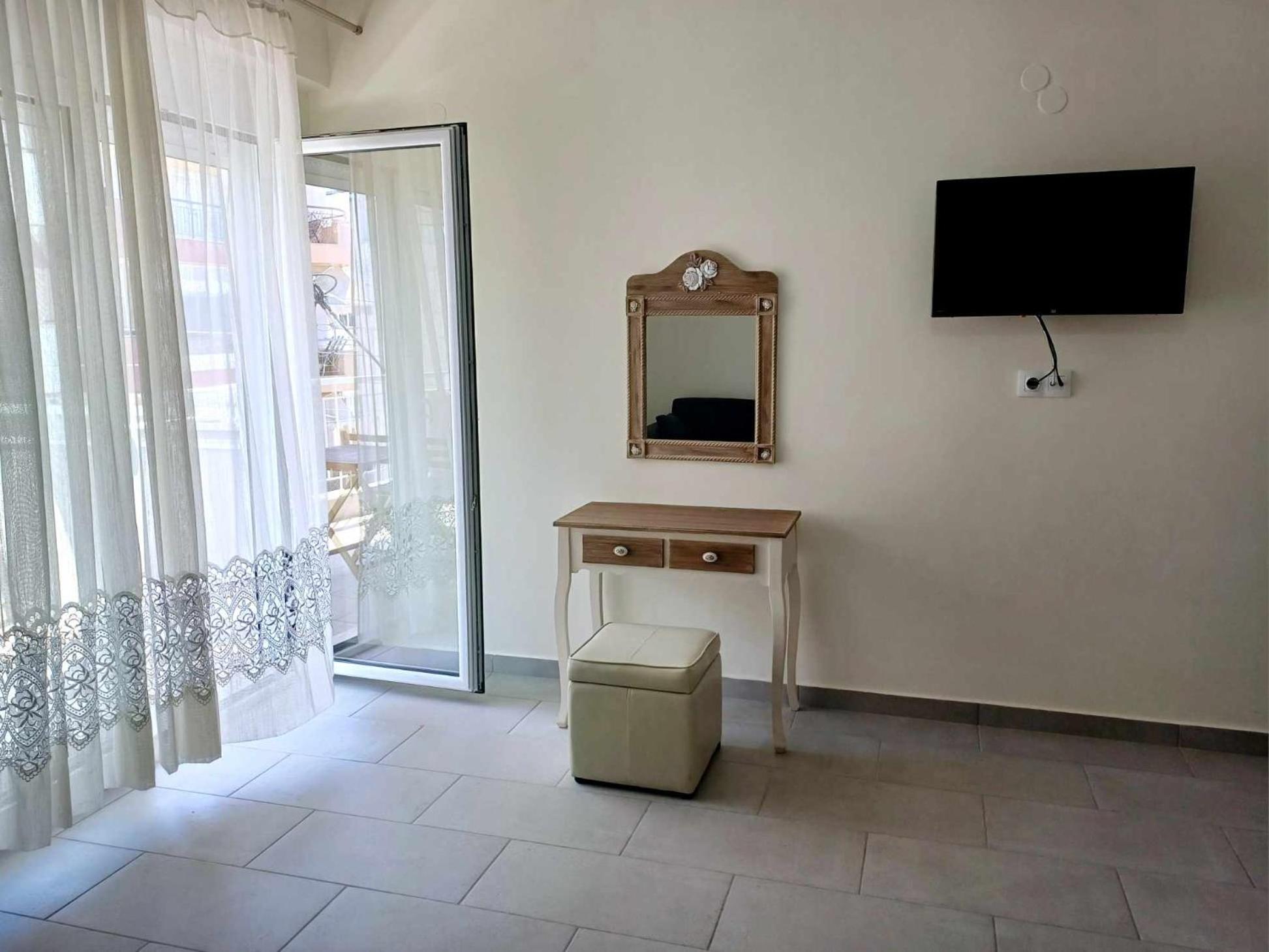 Manos Luxury * Nea Kallikrateia